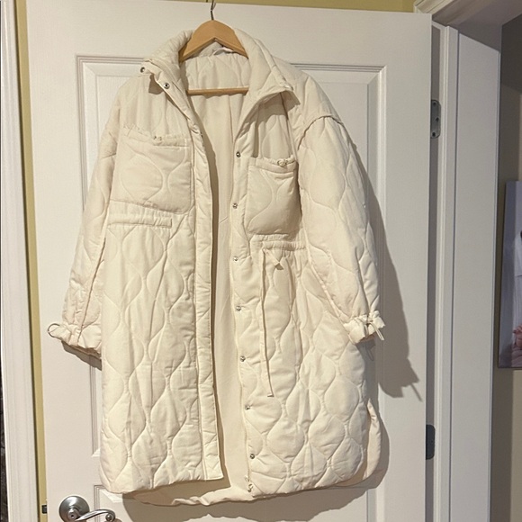 NWOT Motherhood Maternity Puffer Jacket in winter white - Picture 2 of 7